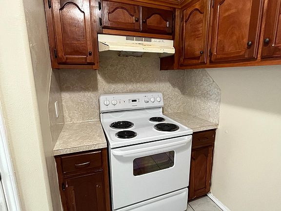 5th image of 122 W Schunior St #11