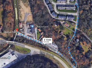 228 Overlook Ct, Coraopolis, PA 15108