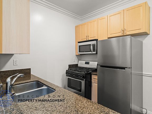 2nd image of 6128-6134 Wilshire Blvd #6117