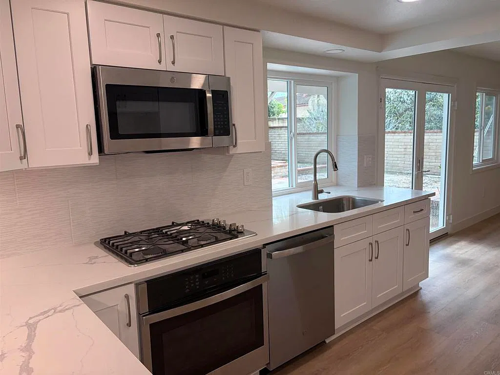 5 bed, 2.5 bath, 2140 sqft, $6,250 — Photo 1