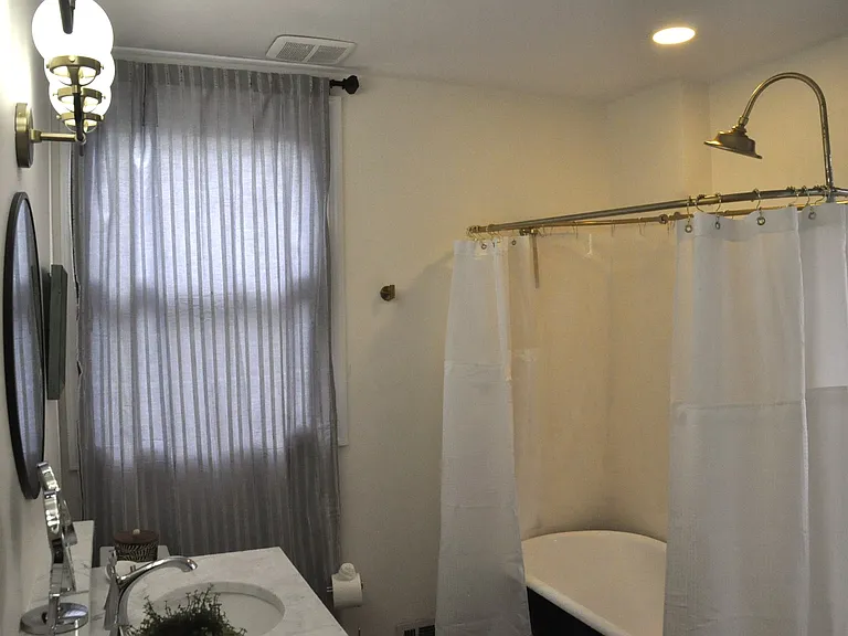 706 N Columbus St — Photo 25