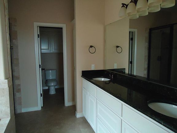 4th image of 16126 Pionciana St