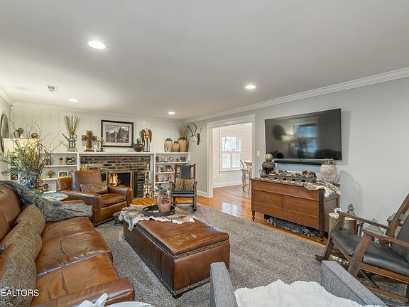 4th image of 8621 Sandhurst Dr