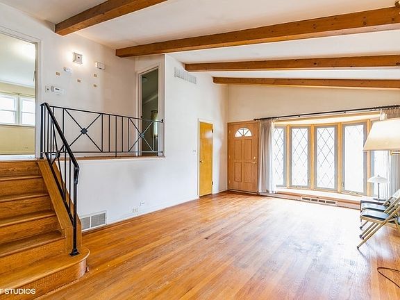 3rd image of 2072 Fox Ln