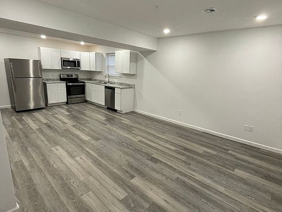 2nd image of 416 Doxey St #2