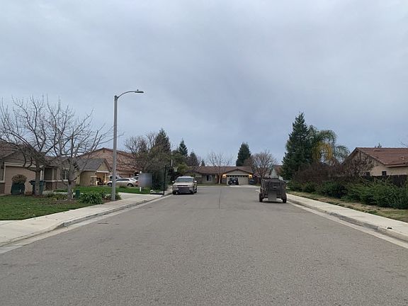 4th image of 4027 E Hillcrest Ave