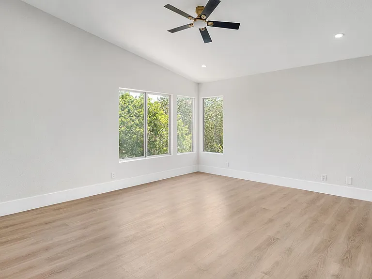 4543 Avenida Manessa — Photo 13