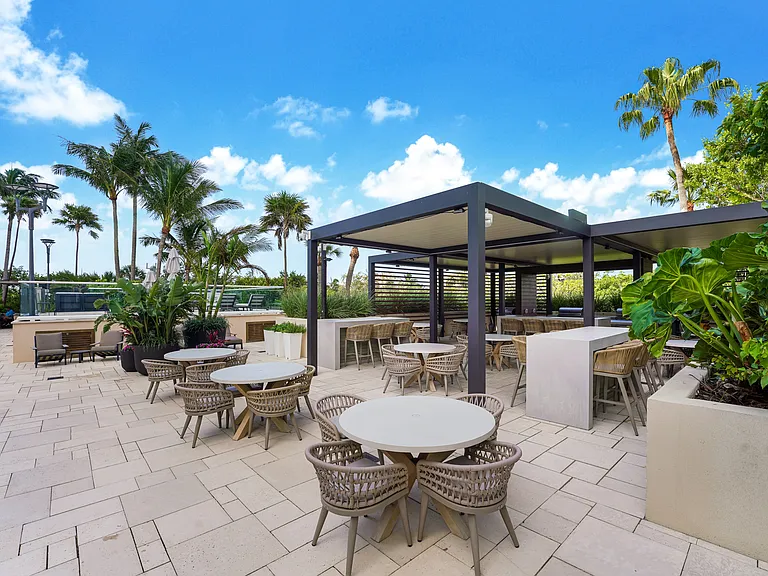 300 S Pointe Dr #405 — Photo 48