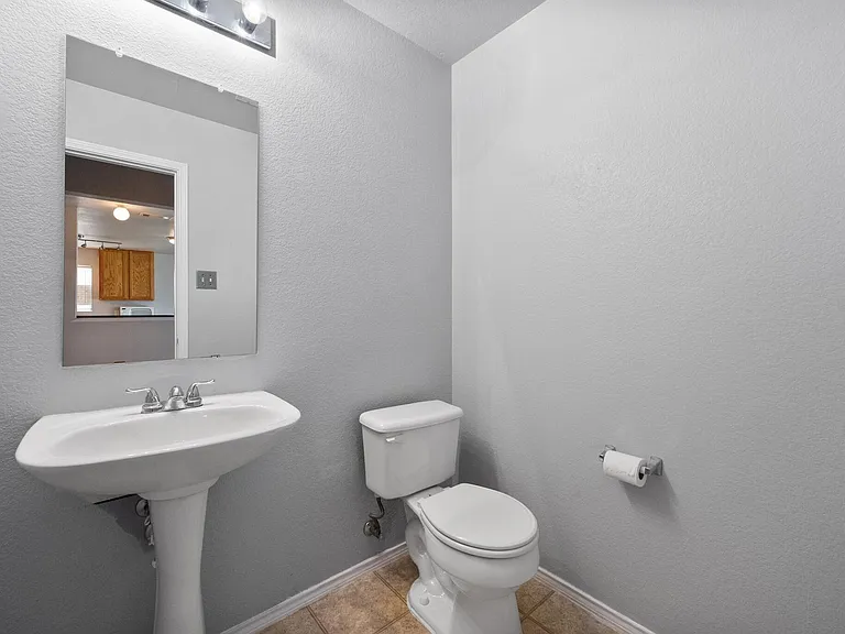 5012 Raymond Dr — Photo 8
