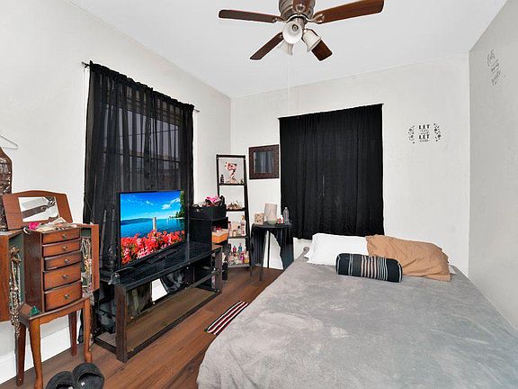 4th image of 3714 S 53rd Ct