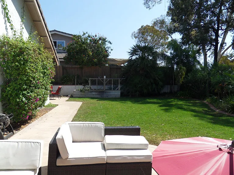 1439 Valleda Ln — Photo 16