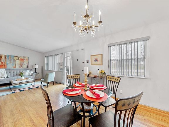 5th image of 12 Nassau Cir