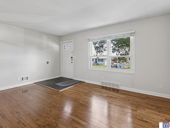3rd image of 8222 Gold St
