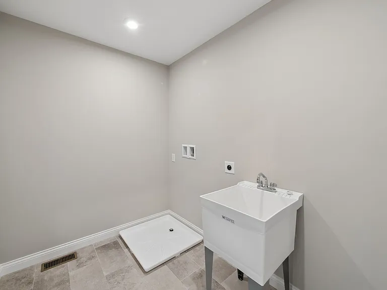 5195 Brookfield Dr — Photo 33