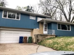 1910 Collins Dr, Bellevue, NE 68005