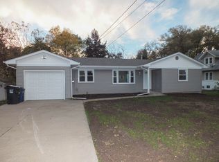 861 47th St, Moline, IL 61265