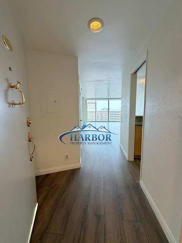 2 bed, 2.0 bath, 1050 sqft, $4,250 — Photo 2