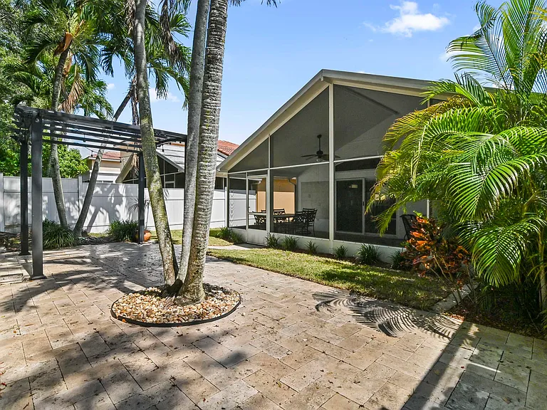 5690 Green Island Dr — Photo 21