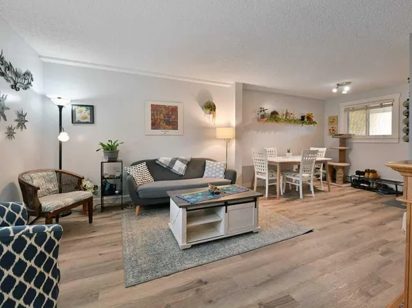 7740 W Hunterview Dr NW #5, Calgary, AB T2K 5C9