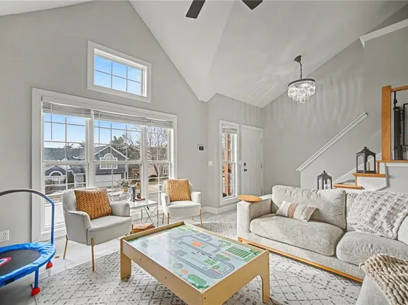 2032 SW British Dr, Lees Summit, MO 64081