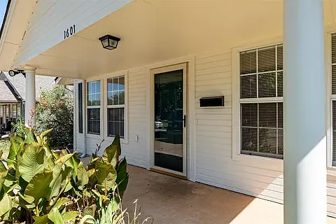 1601 NW 46th St — Photo 3