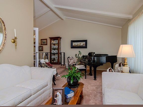 3rd image of 386 Avenida Abetos