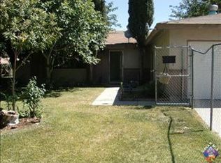 419 Woodlark St, Lancaster, CA 93535