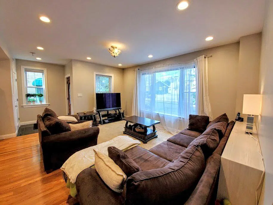 3 bed, 2.5 bath, 1800 sqft, $4,200 — Photo 4