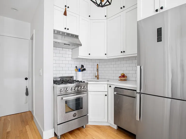 88 Horatio St #1B — Photo 4