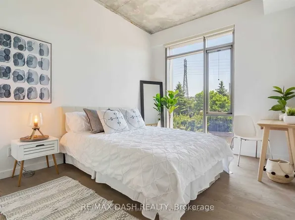 70 Distillery Ln #218, Toronto, ON M5A 0E3