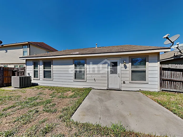 3030 Legends York Dr — Photo 19
