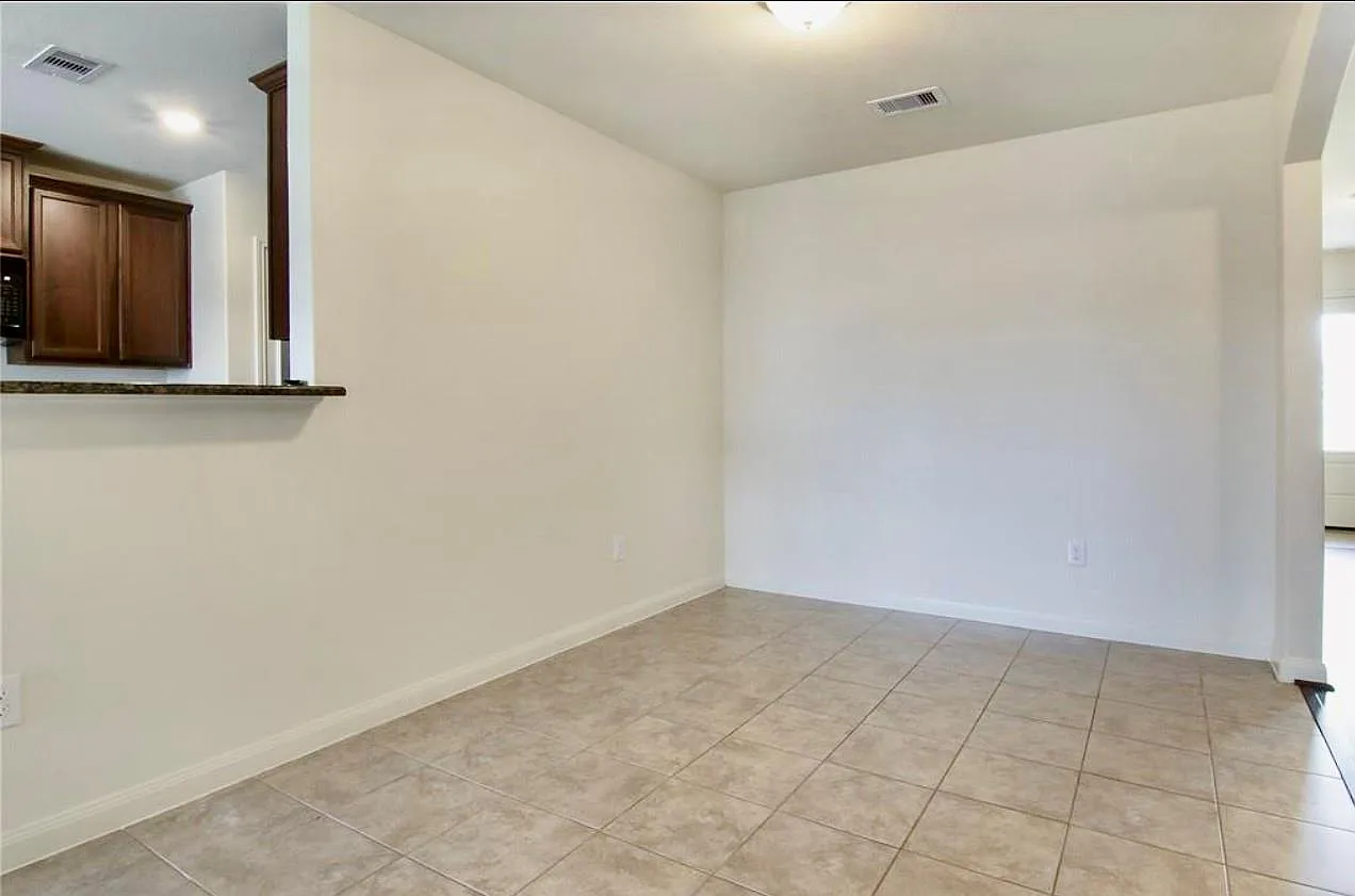 3 bed, 2.0 bath, 1504 sqft, $1,840 — Photo 4