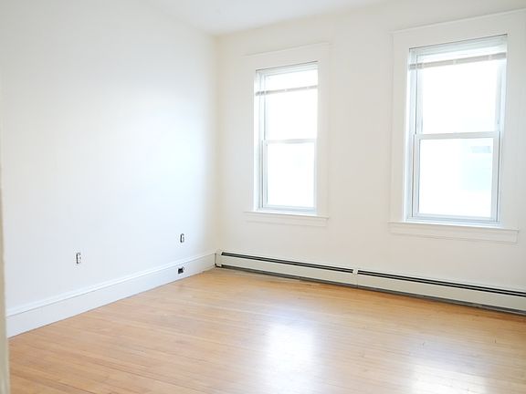 5th image of 568 Washington St APT 33