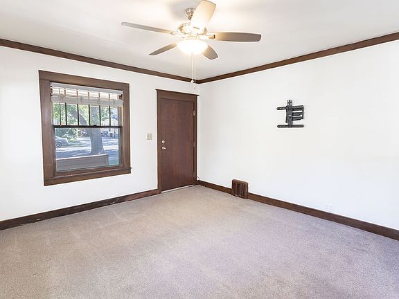 4th image of 113 Alderson Ave
