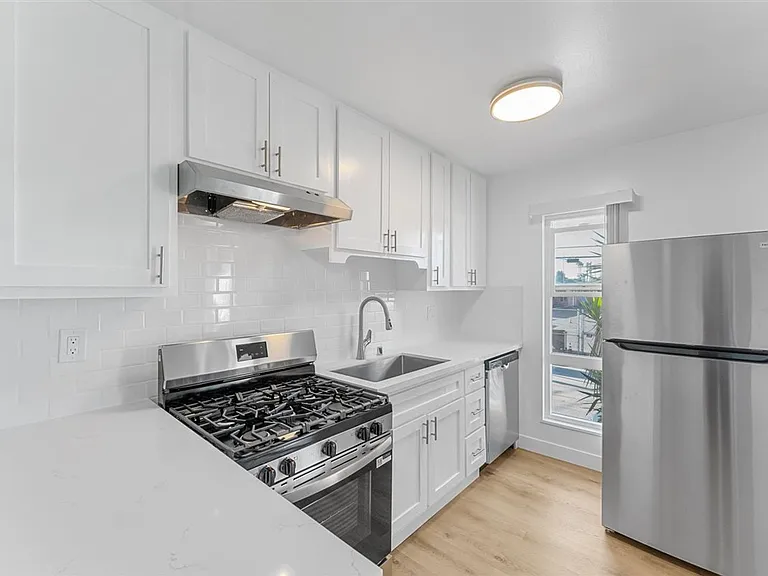 604 W G St #9 — Photo 2