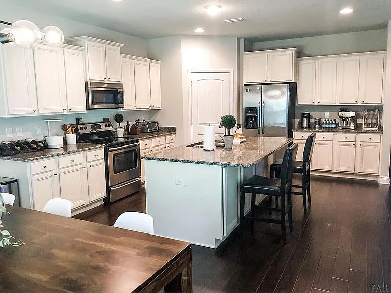 4873 Dupont Cir — Photo 4