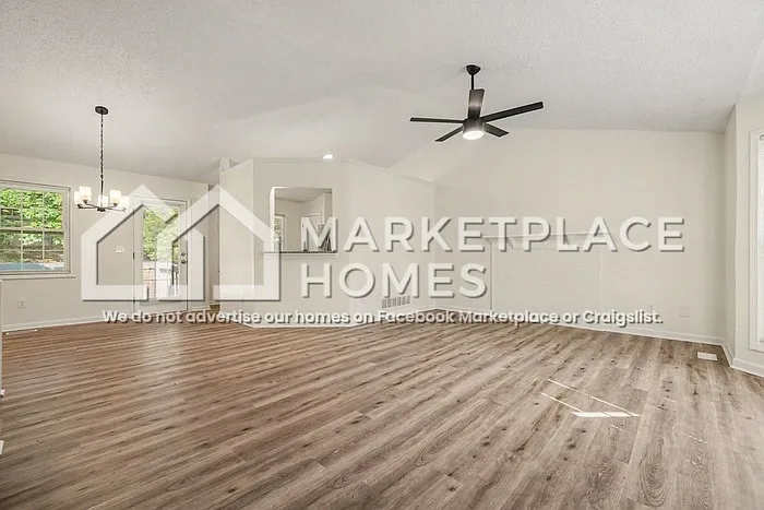 3 bed, 2.5 bath, 1282 sqft, $2,015 — Photo 4
