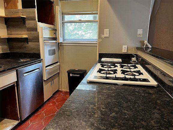 3rd image of 3113 Commonwealth St