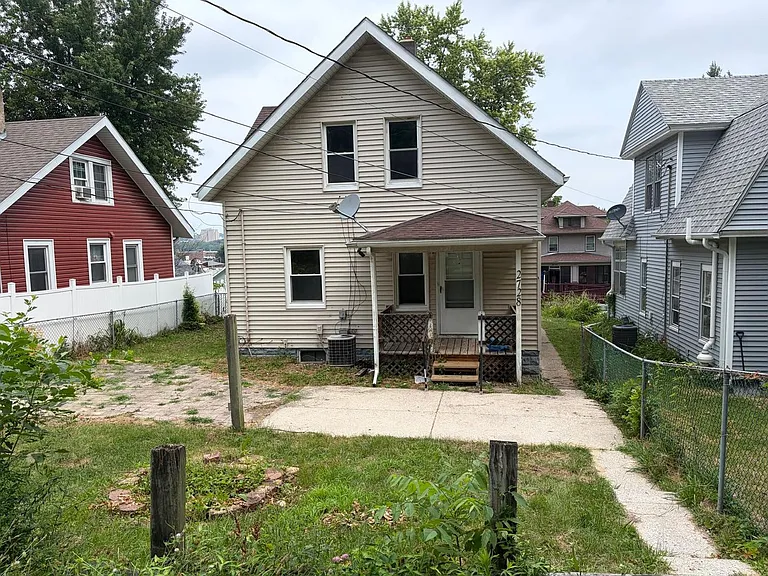 2728 8 1/2 Ave — Photo 2