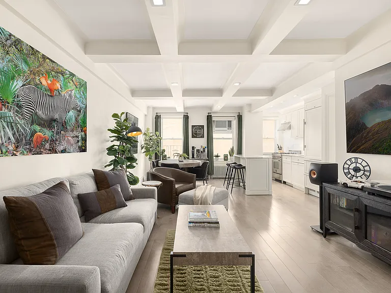 136 Waverly Pl #4D — Photo 3