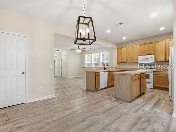 5th image of 12 Sugar Maple St