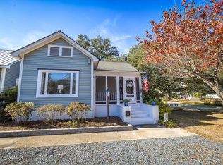 319 Clarendon Ave, Southport, NC 28461