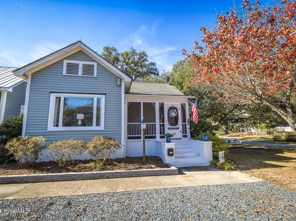 319 Clarendon Avenue, Southport, NC 28461