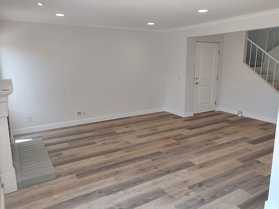 5th image of 829-31 Mola Vista Way