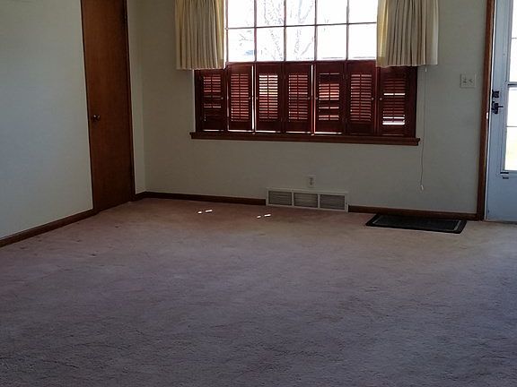 3rd image of 2424 W John St