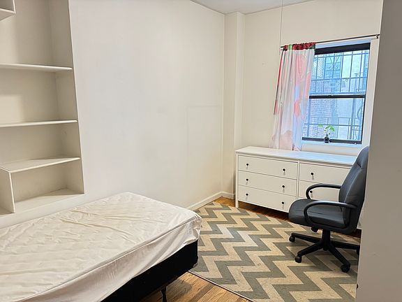 3rd image of 137 Allen St APT 2A