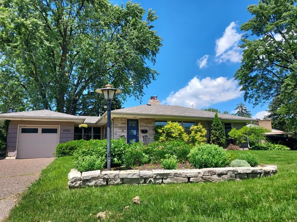 2920 Crestview Dr, Saint Anthony, MN 55418