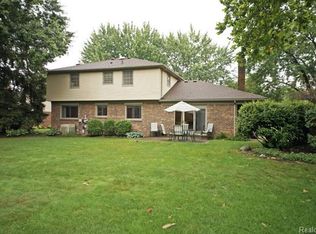 41808 Sunnydale Ln, Northville, MI 48168