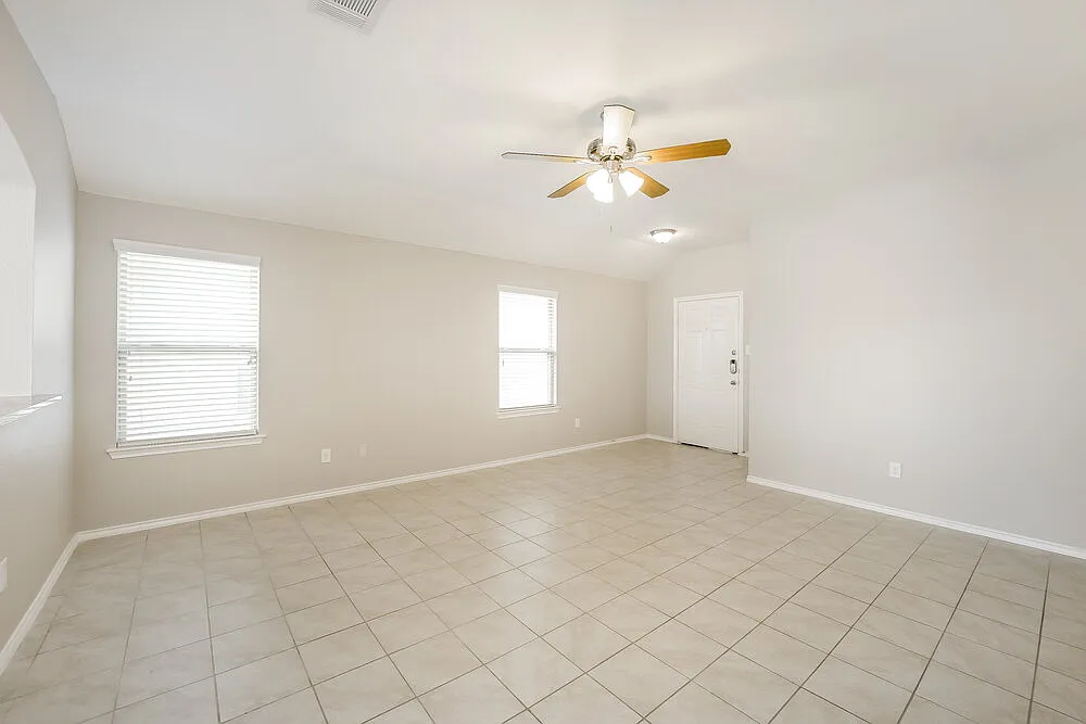 4 bed, 2.0 bath, 1650 sqft, $2,005 — Photo 3