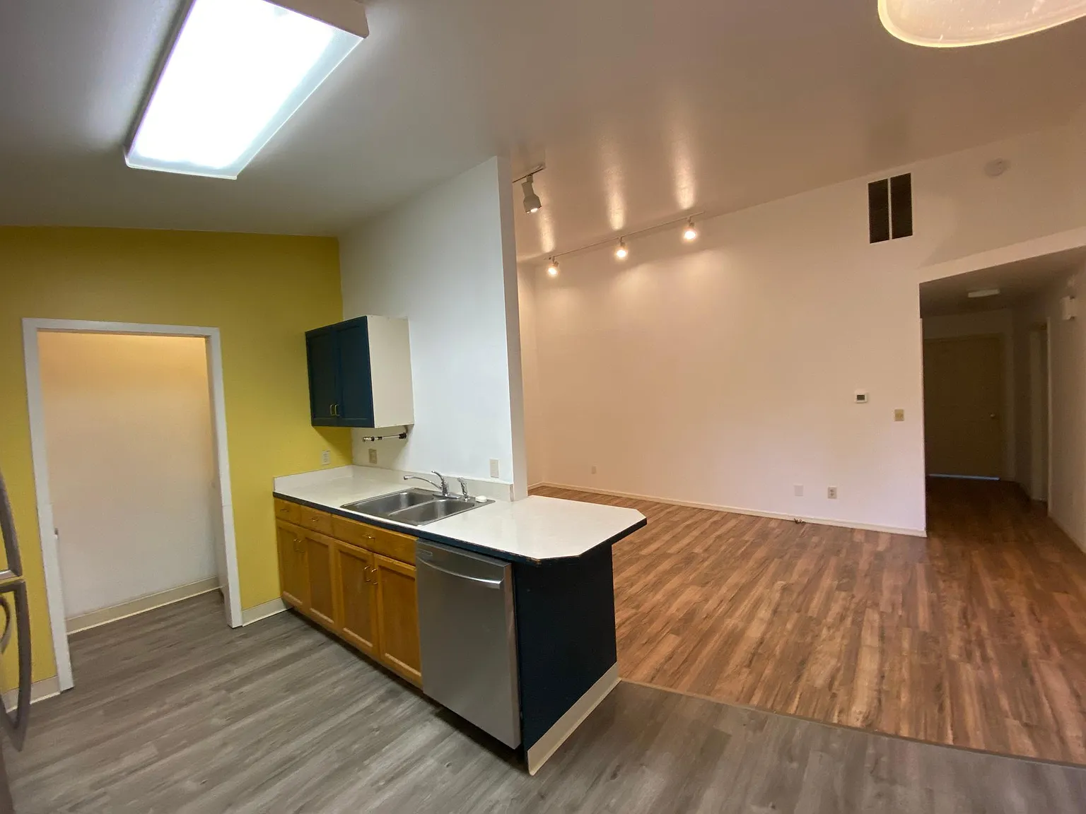 622 N Township St — Photo 2
